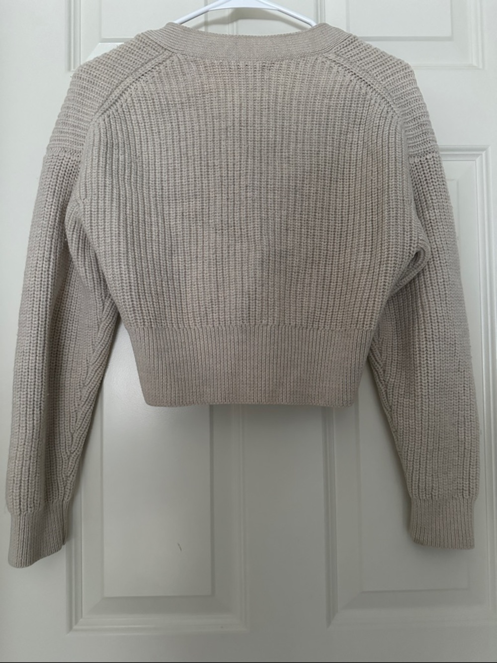 Aritzia Babaton Canberra 100% Merino Wool Cropped V‑Neck Button Cardigan Cream - Picture 7 of 9